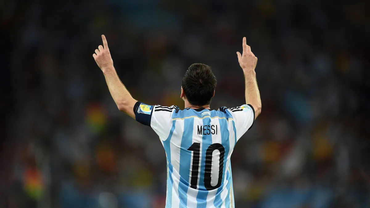 Messi — original photo before the pixel stretch effect